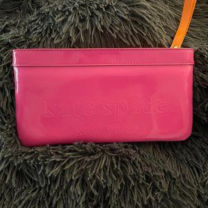 New KATE SPADE Zippered Chrissy Big Apple Wristlet PWRU1181 Gifting Pink Patent
